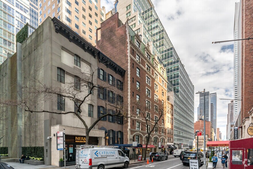 59 E 54th St, New York, NY à louer - Photo du bâtiment - Image 2 de 5