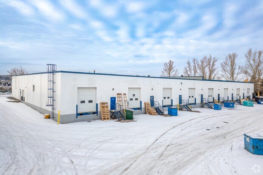4502-4516 10 St NE, Calgary, AB à louer - Photo du bâtiment - Image 2 de 3