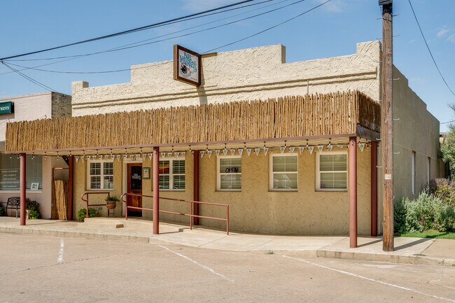 Plus de détails pour 109 N Main St, Henrietta, TX - Spécialité à vendre