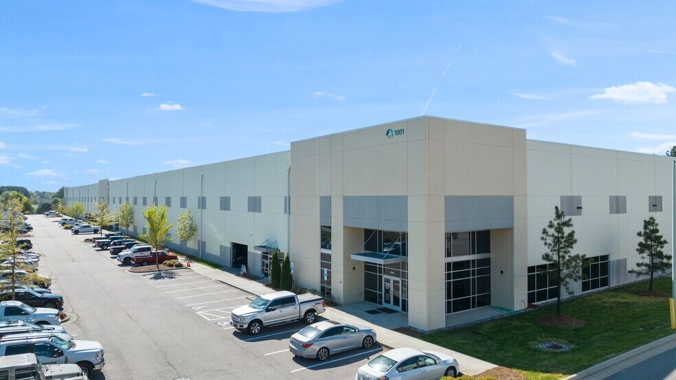 1001 N Greenfield Pky, Garner, NC for lease - Building Photo - Image 1 of 2