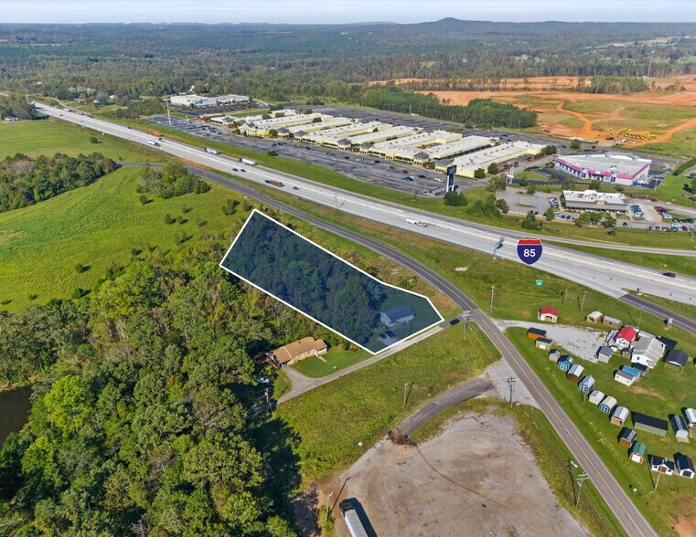 102 Forestdale Dr, Gaffney, SC à vendre - Photo du bâtiment - Image 2 de 9