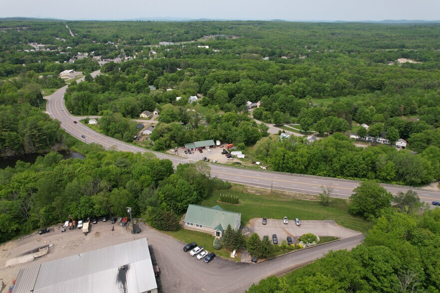 1010 Kennedy Memorial Dr, Oakland, ME à vendre - Photo du bâtiment - Image 2 de 9