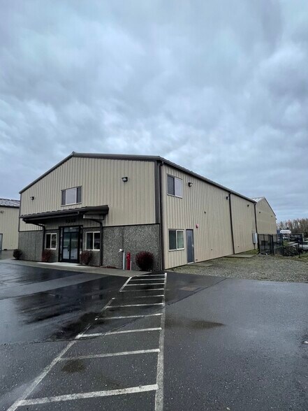 5245 Industrial Pl, Ferndale, WA à louer - Photo du bâtiment - Image 2 de 4