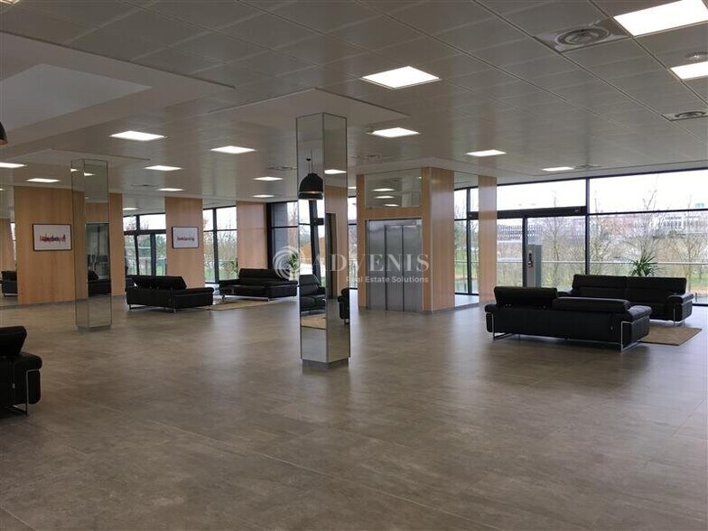 Office in Jossigny for lease - Lobby - Image 3 of 5