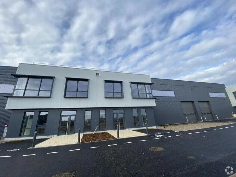 Flex in Saint-Priest for lease - Primary Photo - Image 2 of 23