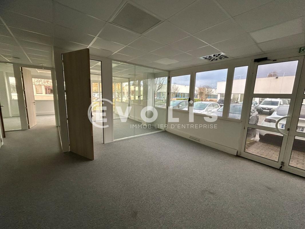Office in Mérignac for lease Interior Photo- Image 1 of 8