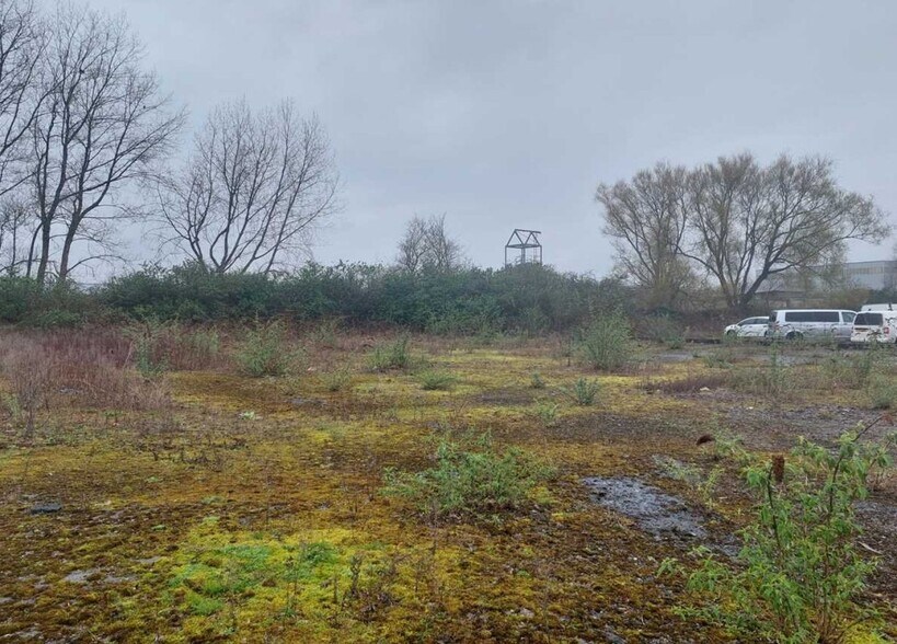 Waterton Rd, Bridgend à louer - Photo du bâtiment - Image 3 de 4