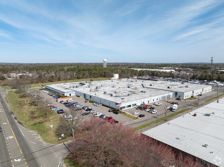 95 Horseblock Rd, Yaphank, NY à louer - Aérien - Image 2 de 5