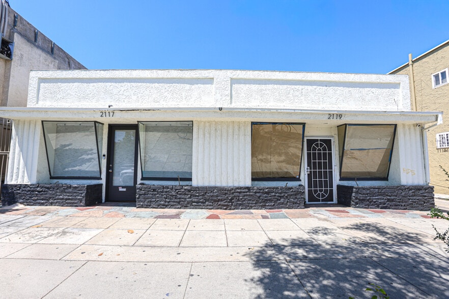 2117-2119 E 7th St, Long Beach, CA à vendre - Photo du bâtiment - Image 2 de 44