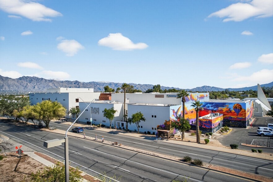 630 N Alvernon Way, Tucson, AZ à louer - Photo du bâtiment - Image 3 de 15