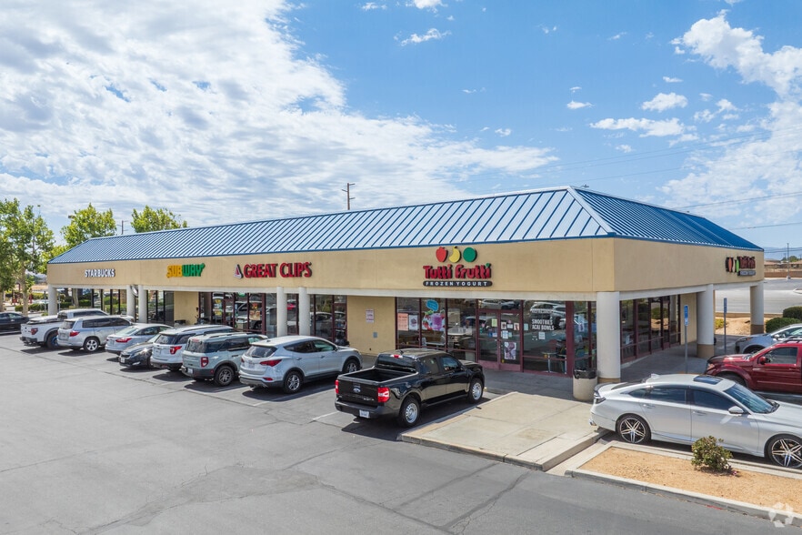 17080 Bear Valley Rd, Victorville, CA for sale - Primary Photo - Image 1 of 6