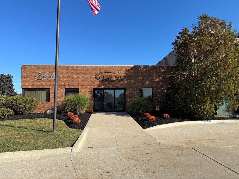 244 Rex Blvd, Auburn Hills, MI for lease - Building Photo - Image 2 of 2