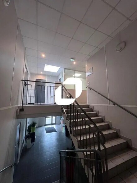 Bureau dans Chelles à louer - Photo du bâtiment - Image 1 de 6