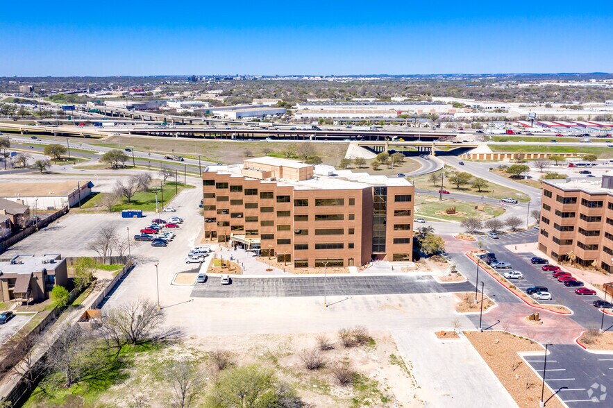 8930 Fourwinds Dr, San Antonio, TX à louer - Aérien - Image 3 de 3