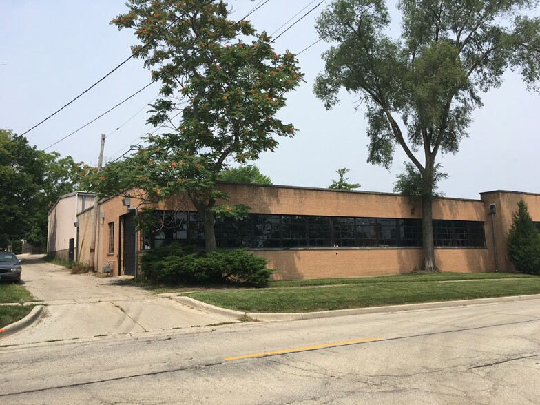 325 N 4th St, Libertyville, IL à louer - Photo du bâtiment - Image 3 de 10