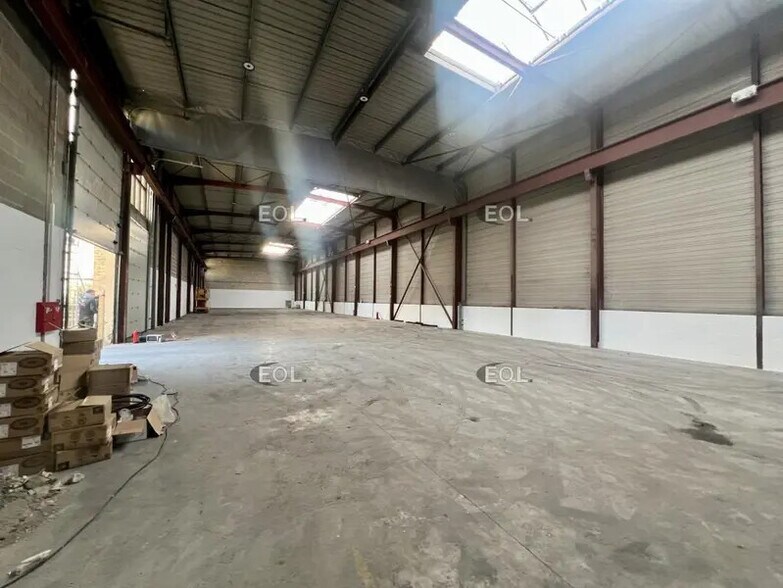 Industrial in Le Thillay for lease - Building Photo - Image 2 of 4