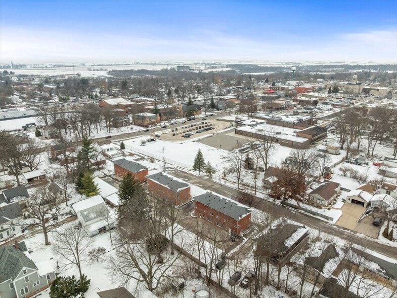 218 Carolyn Ln, Eureka, IL for sale - Building Photo - Image 2 of 5