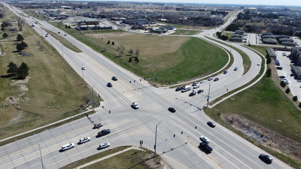 S 84th & NE Pkwy st, Lincoln, NE à vendre - Photo du bâtiment - Image 2 de 27