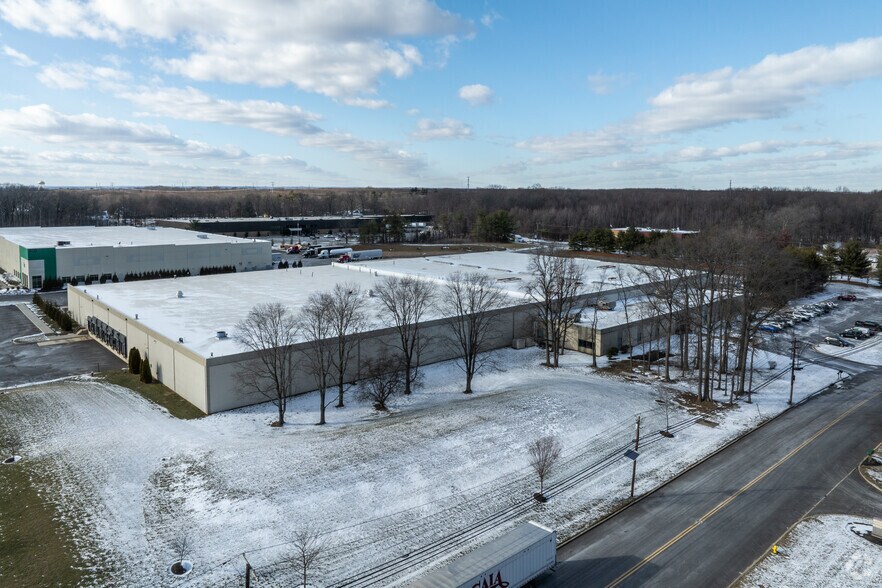200 Connecticut Dr, Burlington, NJ à louer - Photo principale - Image 1 de 11