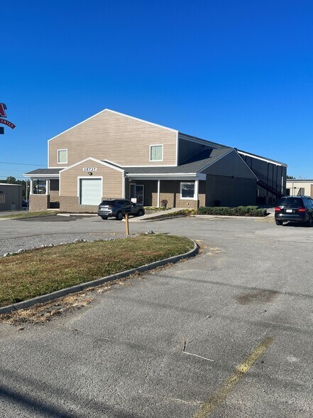 10737 Dutchtown Rd, Knoxville, TN à louer - Photo du bâtiment - Image 3 de 8