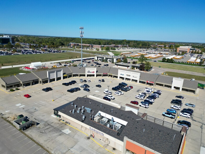 43201-43301 Garfield Rd, Clinton Township, MI for lease - Building Photo - Image 2 of 14