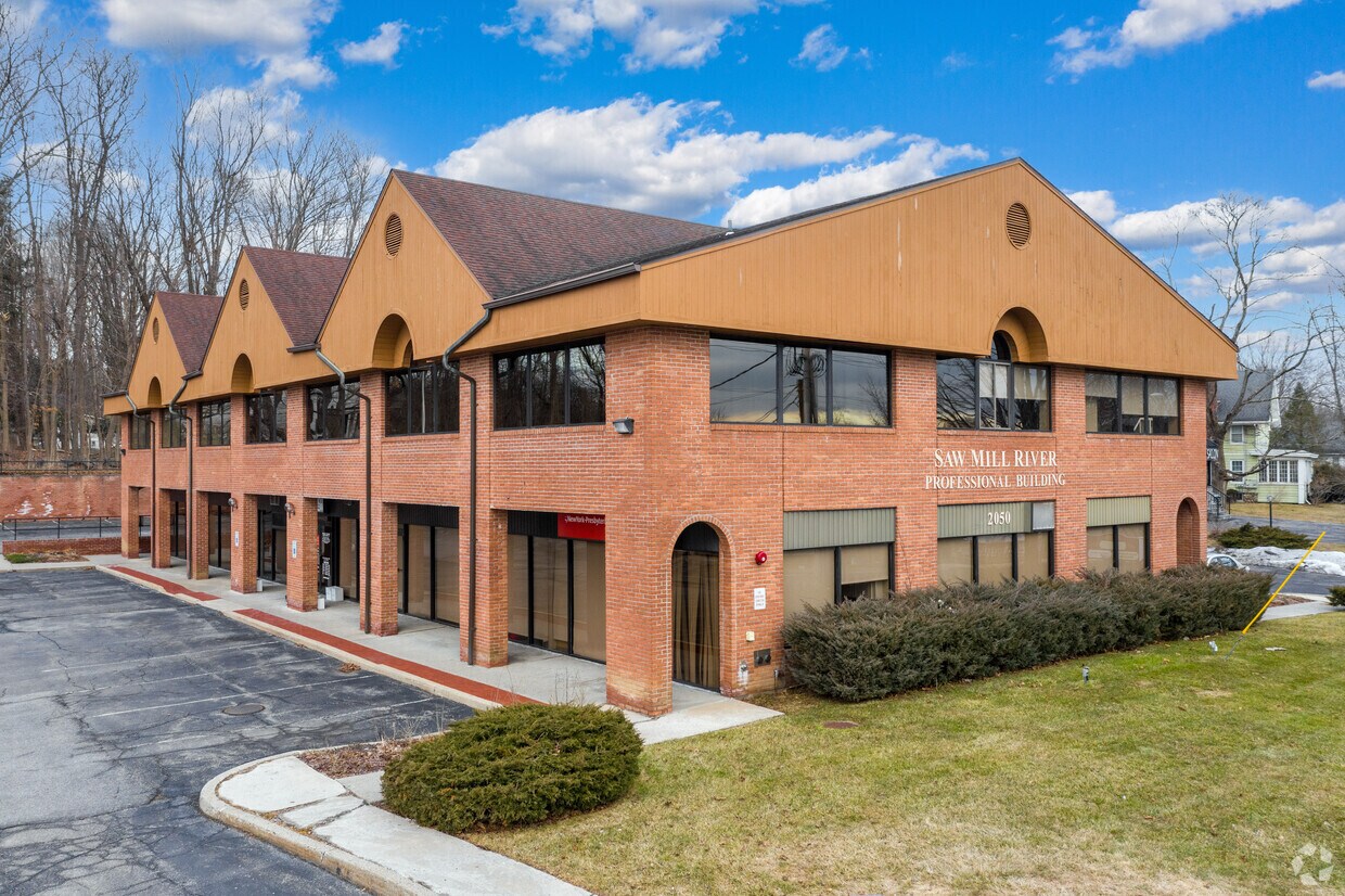 2048 Saw Mill River Rd, Yorktown Heights, NY à vendre Photo principale- Image 1 de 5