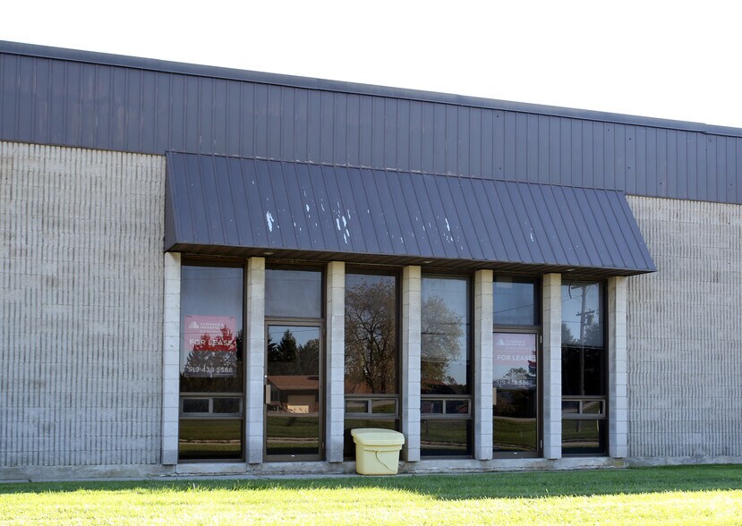 1540 Fanshawe Park Rd W, London, ON à louer - Photo du bâtiment - Image 2 de 5
