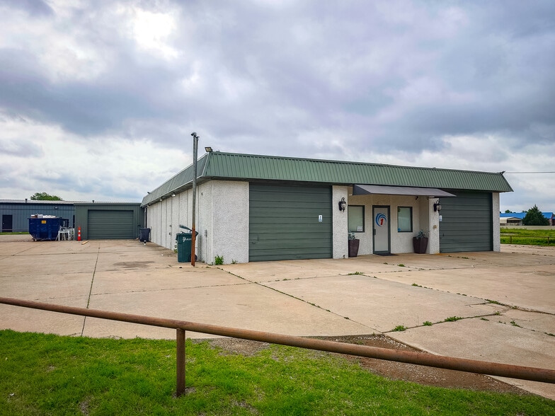 401 S Ranchwood Blvd, Yukon, OK for sale - Building Photo - Image 2 of 63
