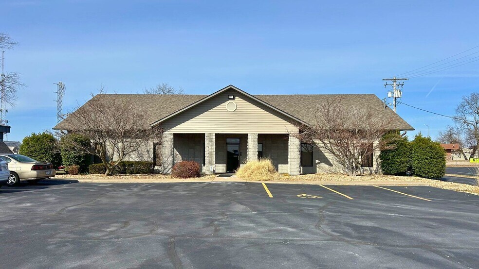 3043 E Cairo St, Springfield, MO à vendre - Photo du bâtiment - Image 2 de 12