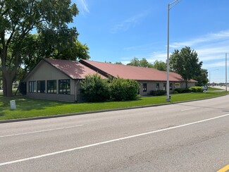 Plus de détails pour 905 Pyott Rd, Crystal Lake, IL - Vente au détail à louer