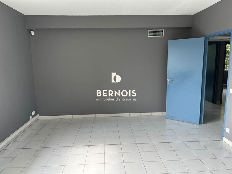 Office in La Seyne Sur Mer for sale - Interior Photo - Image 2 of 13