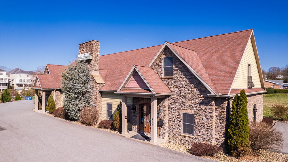 699 Burroughs St, Morgantown, WV à louer Photo principale- Image 1 de 40