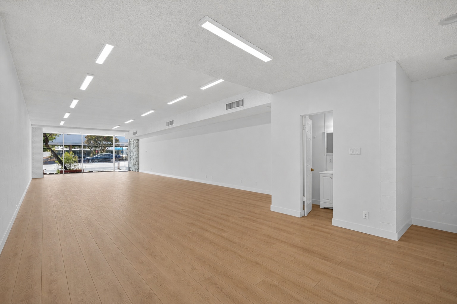 8912-8914 Reseda Blvd, Northridge, CA for lease Interior Photo- Image 1 of 4