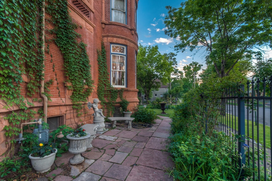 2555 W 37th Ave, Denver, CO à vendre - Photo du bâtiment - Image 2 de 23