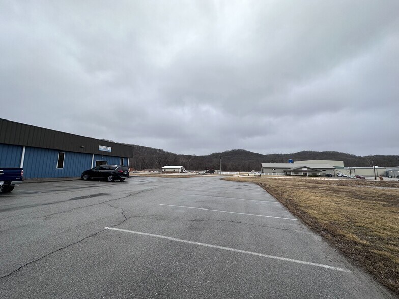 3650 W Industrial Dr, Louisiana, MO à louer - Photo du bâtiment - Image 3 de 27