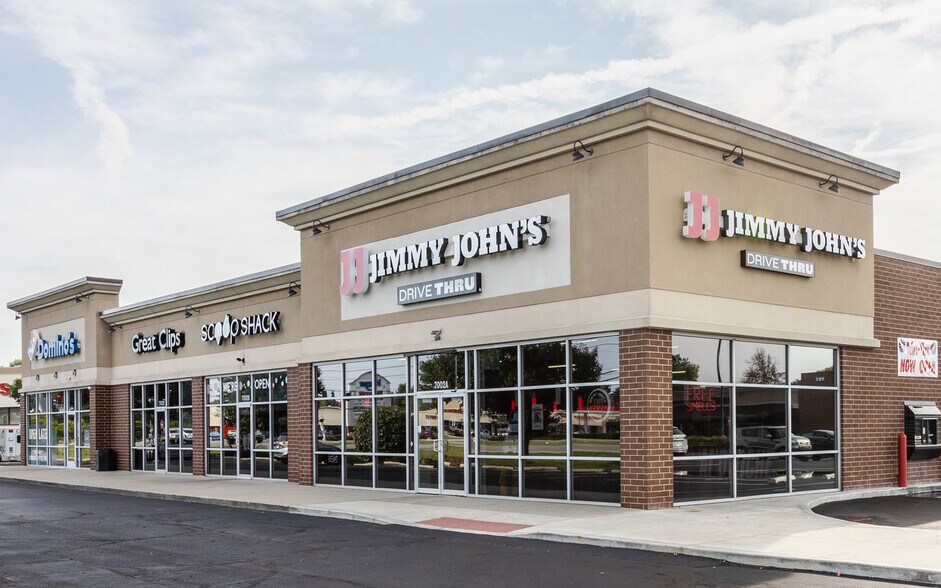 Avalon Crossing Shopping Center portefeuille de 3 propriétés à vendre sur LoopNet.ca - Photo du bâtiment - Image 3 de 9