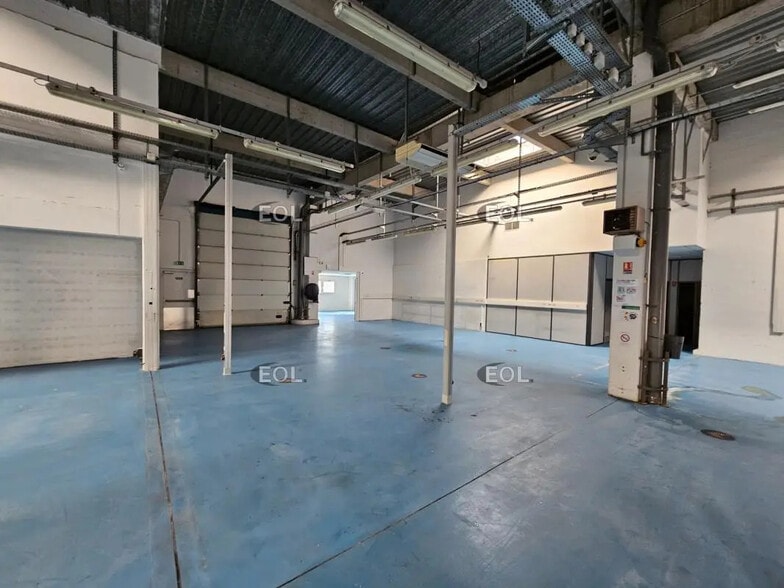 Flex in Ivry-sur-Seine for lease - Building Photo - Image 2 of 11