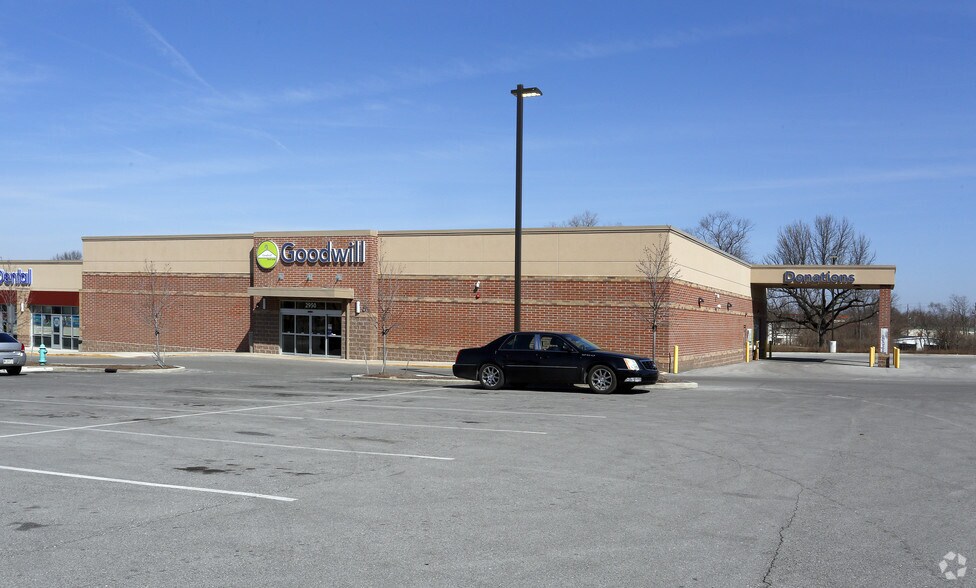 2930 E 38th St, Indianapolis, IN à louer - Photo principale - Image 3 de 3