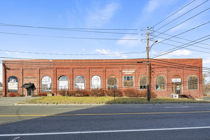1311 East St, Pittsfield, MA for sale - Primary Photo - Image 1 of 61