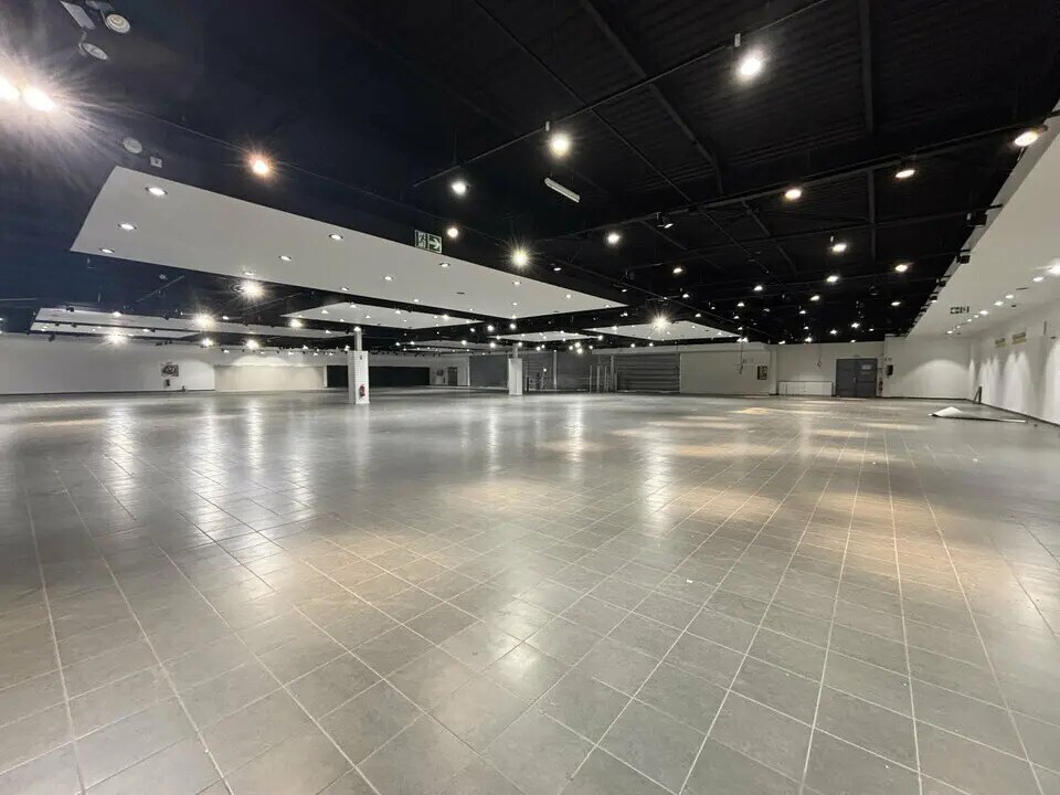 Commerce de détail dans Coignières à louer Photo intérieure- Image 1 de 6