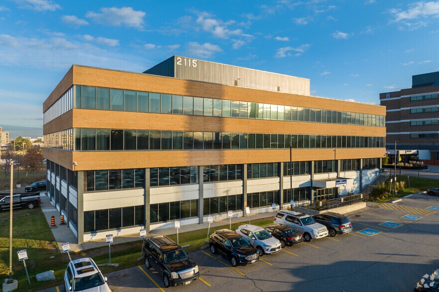 2115 Finch Av W, Toronto, ON à louer - Photo du bâtiment - Image 2 de 32