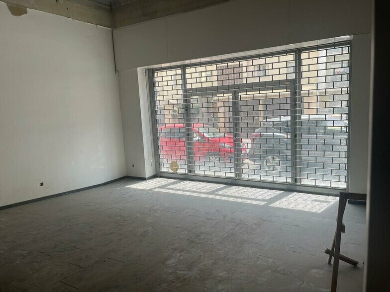 Flex in Cannes for sale - Interior Photo - Image 2 of 9