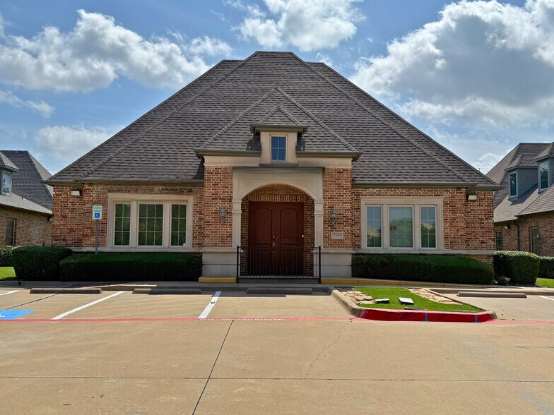 7508 San Jacinto Pl, Plano, TX à vendre - Photo du bâtiment - Image 1 de 4