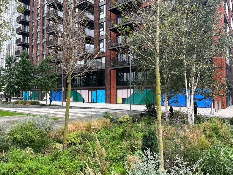 Viaduct Gdns, London for lease - Building Photo - Image 1 of 3