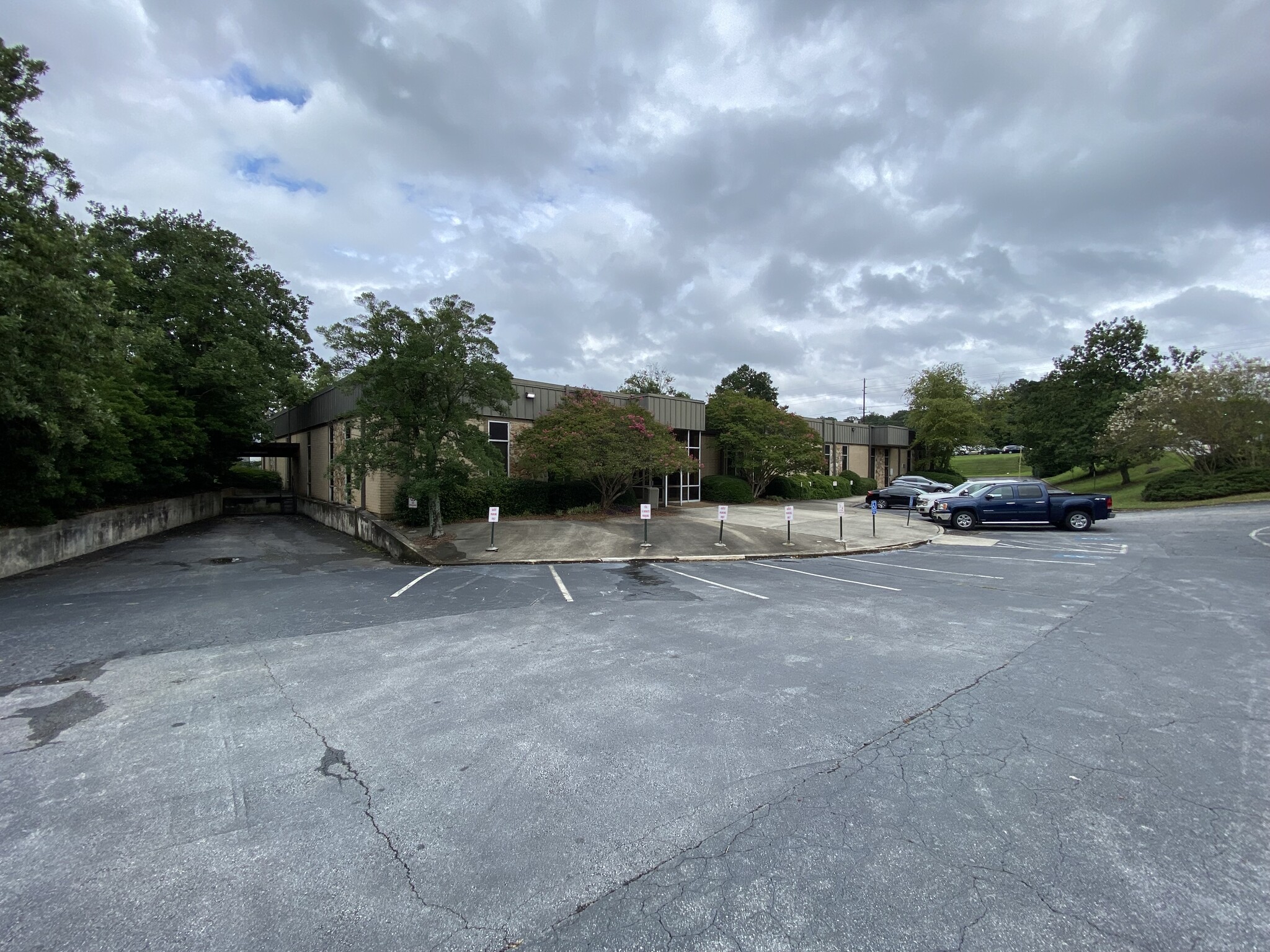 215 Marvin Miller Dr SW, Atlanta, GA for lease Building Photo- Image 1 of 14