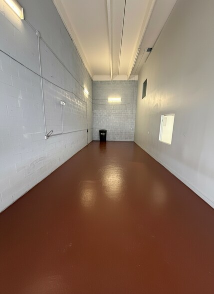 4616 NW 133rd St, Opa Locka, FL à louer - Photo du bâtiment - Image 1 de 15