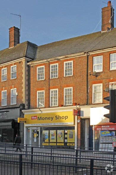 123 Station Rd, Edgware à louer - Photo du bâtiment - Image 2 de 2