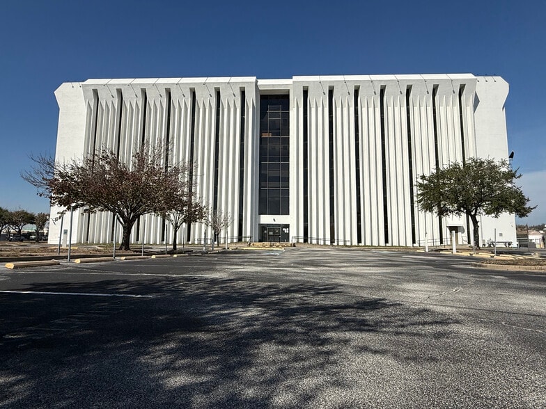 7011 Southwest Fwy, Houston, TX for sale - Building Photo - Image 2 of 19