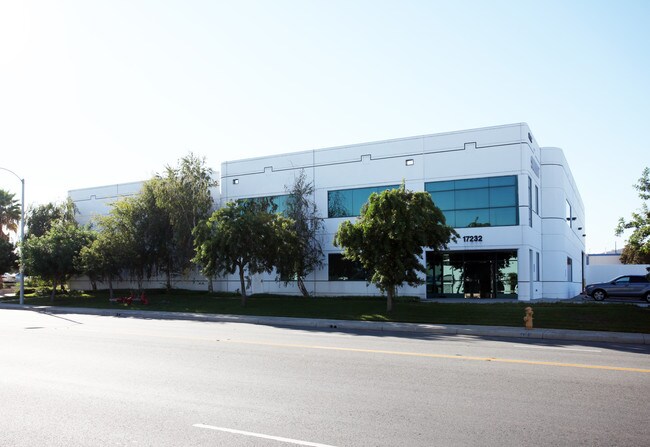 Plus de détails pour 17232 Railroad St, City of Industry, CA - Industriel à louer