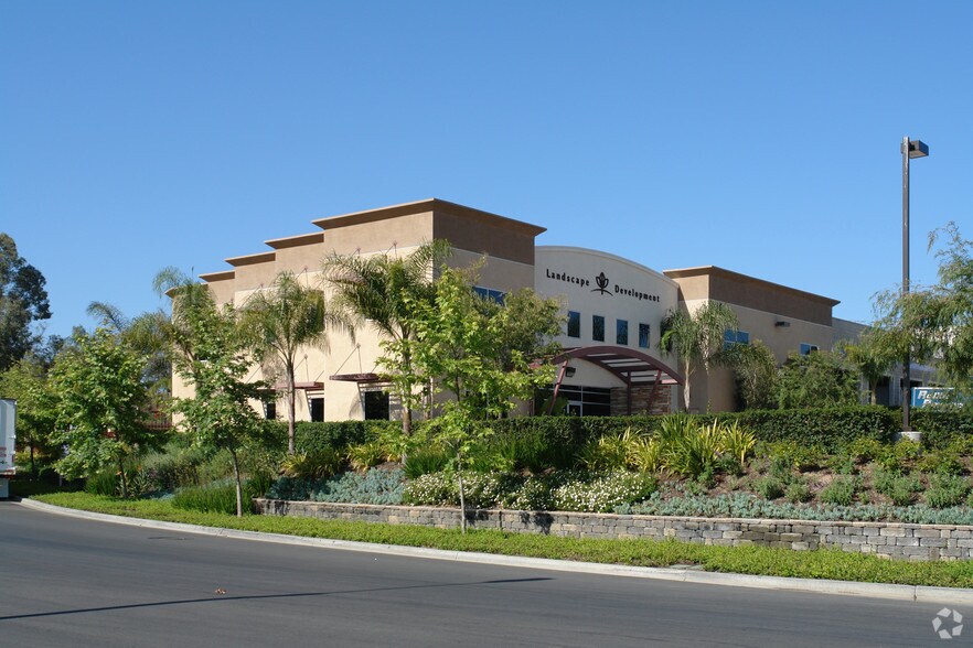 1210 Distribution Way, Vista, CA for lease - Building Photo - Image 1 of 5